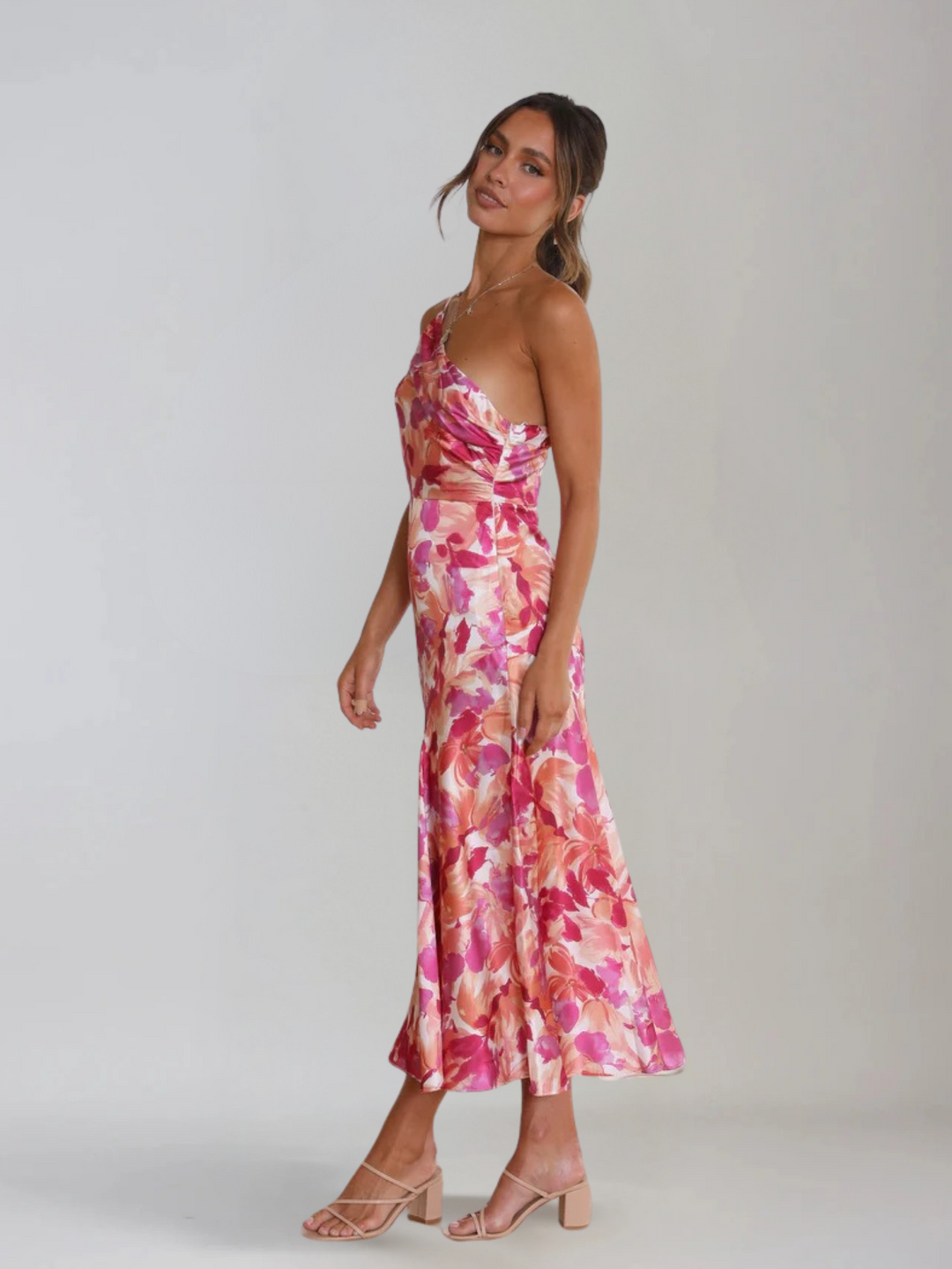 Séristelle™ | Robe sculptante à col carré en spandex